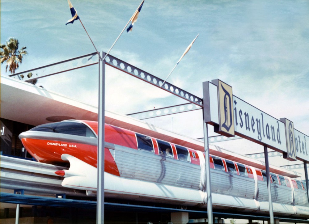 Disneyland-Hotel-Monorail-1-1000x725.jpg